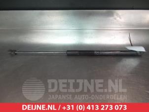 Gebruikte Kofferdekseldemper rechts-achter Hyundai i30 Wagon (GDHF5) 1.6 GDI Blue 16V Prijs € 20,00 Margeregeling aangeboden door V.Deijne Jap.Auto-onderdelen BV