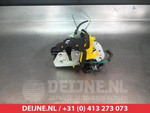 Hyundai I30 Front door lock mechanism 4-door, right O280697 photo 3