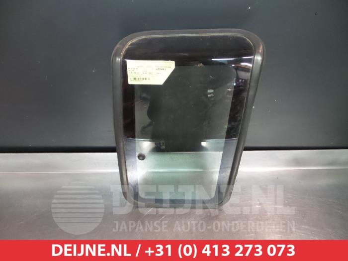 Nissan King Cab Window 2-door, rear right O287085