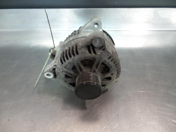 Gebruikte Alternator Suzuki Grand Vitara I (FT/GT/HT) 2.0 TDi/HDi 16V Prijs € 45,00 Margeregeling aangeboden door V.Deijne Jap.Auto-onderdelen BV