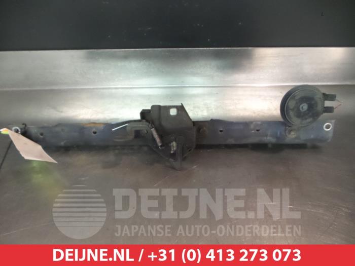 Daihatsu Young RV Schlossträger vorne O270576