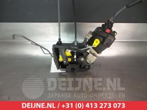 Hyundai Accent Türschlossmechanik 2-türig links O279011 foto 2