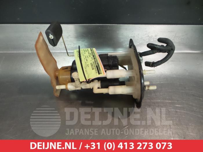 Gebruikte Tank element Pomp Hyundai Santa Fe I 2.0 16V 4x2 Prijs € 50,00 Margeregeling aangeboden door V.Deijne Jap.Auto-onderdelen BV