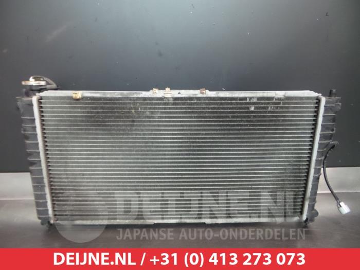 Gebruikte Radiateur Mazda 626 (GF12) 2.0i 16V GLX Prijs € 50,00 Margeregeling aangeboden door V.Deijne Jap.Auto-onderdelen BV