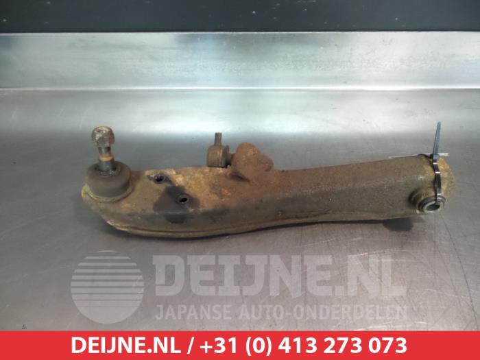 Mitsubishi Pajero Draagarm onder rechts-voor O382477