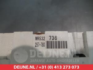 Mitsubishi Lancer Kilometerteller KM O304743 foto 3