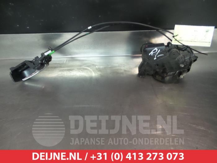 Toyota Prius Deurslot Mechaniek 4Deurs rechts-voor O281194
