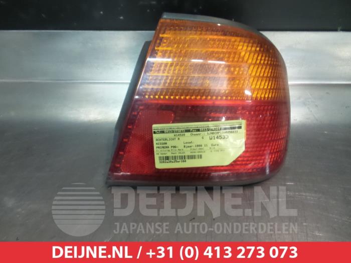 Nissan Primera Rücklicht rechts O299230