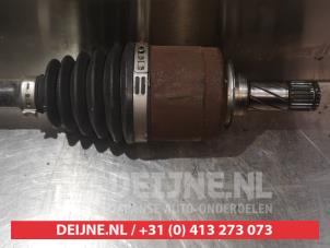 Suzuki Swift Aandrijfas links-voor O389315 foto 3