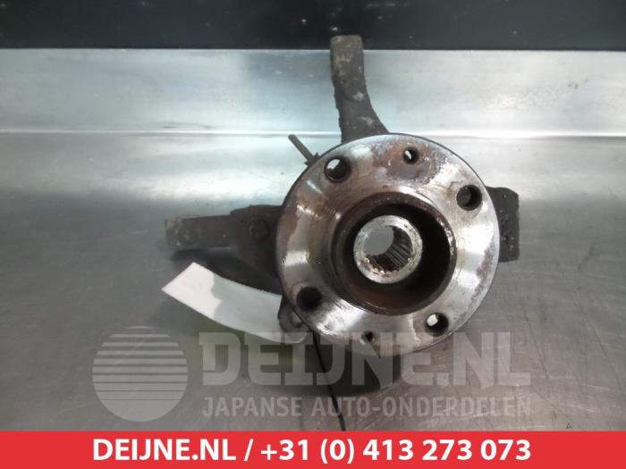 Nissan Micra Fusee links-voor O322471