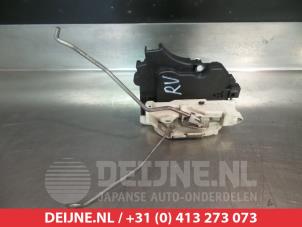 Mitsubishi Lancer Front door lock mechanism 4-door, right O280985 photo 2