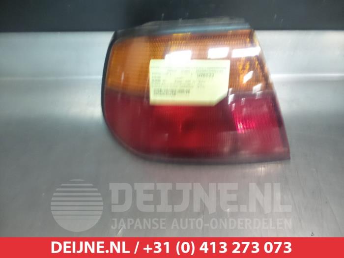 Nissan Almera Achterlicht links O297746
