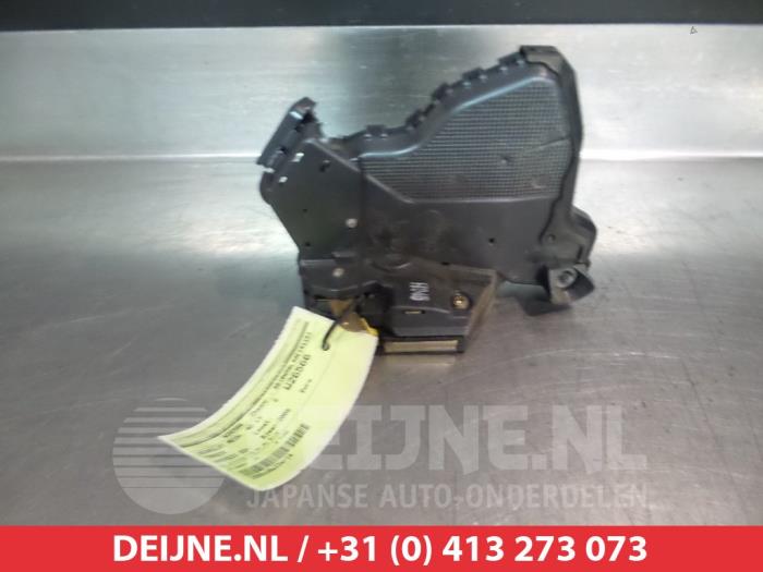 Toyota Avensis Deurslot Mechaniek 4Deurs links-voor O279878