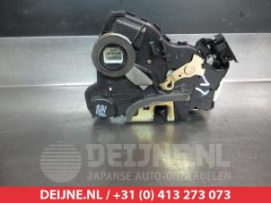 Toyota Avensis Deurslot Mechaniek 4Deurs links-voor O279878 foto 2