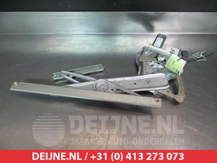 Toyota Avensis Ruitmechaniek 4Deurs rechts-voor O277101