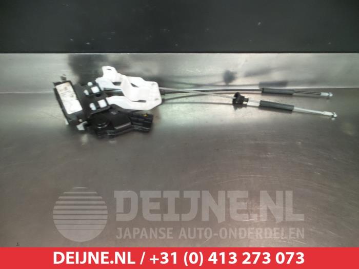 Kia Carens Deurslot Mechaniek 4Deurs rechts-achter O281567
