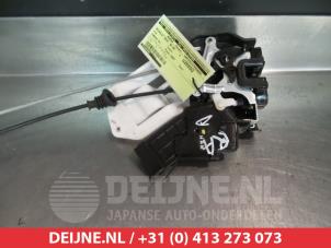 Kia Carens Türschlossmechanik 4-türig rechts hinten O281567 foto 2
