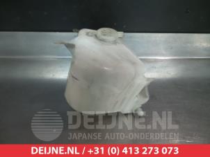 Daihatsu Young RV Ruitensproeiertank voor O340740 foto 2