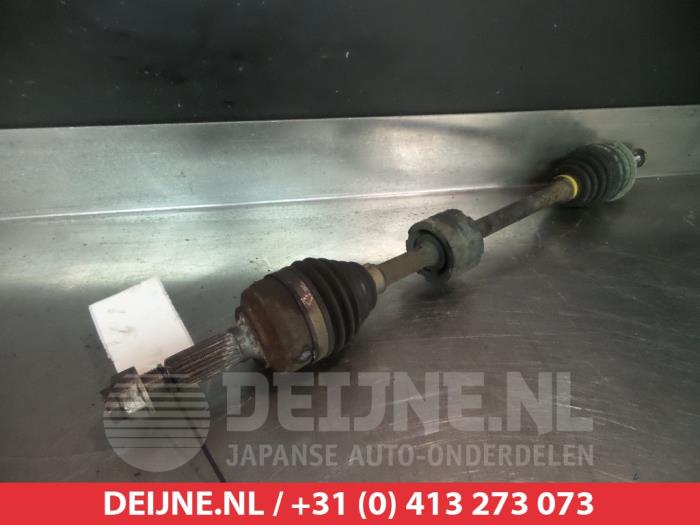 Daihatsu Sirion Aandrijfas links-voor O318333