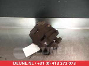 Kia Carnival Remklauw (Tang) links-voor O325028 foto 2