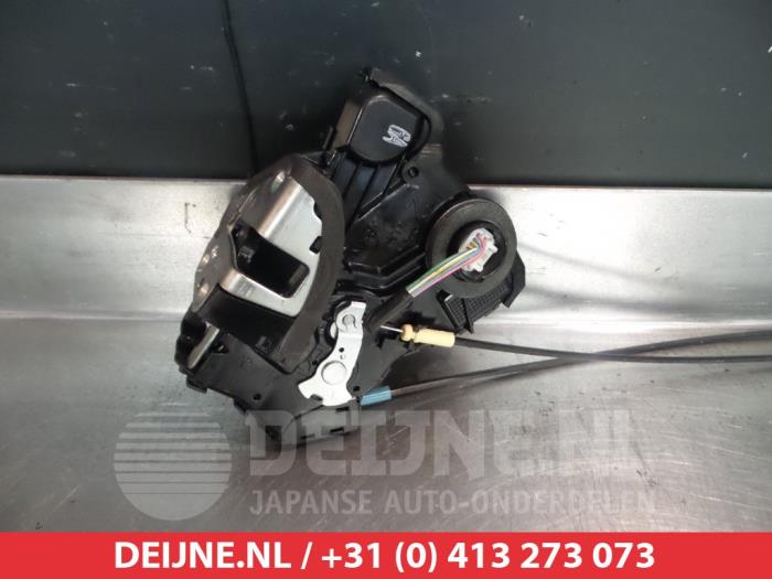 Toyota Verso Door lock mechanism 4-door, front left O279921