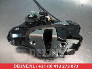 Toyota Verso Door lock mechanism 4-door, front left O279921 photo 2