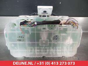 Mazda 2 Odometer KM O304100 photo 2