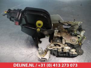 Hyundai Terracan Door lock mechanism 4-door, front left O279425 photo 2
