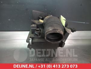 Gebruikte Luchtfilterhuis Mazda 5 (CR19) 2.0i 16V Prijs € 35,00 Margeregeling aangeboden door V.Deijne Jap.Auto-onderdelen BV