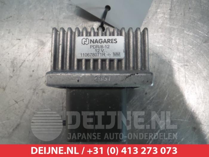 Nissan Qashqai+2 Relais O310672