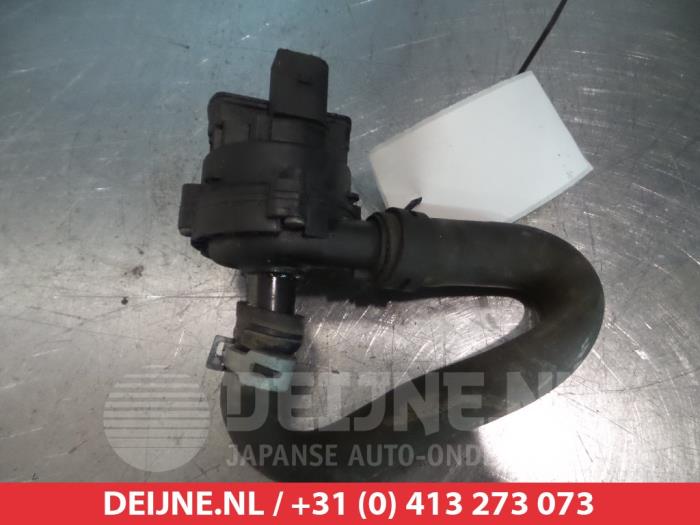 Gebruikte Waterpomp Nissan Qashqai (J10) 2.0 dCi 4x4 Prijs € 50,00 Margeregeling aangeboden door V.Deijne Jap.Auto-onderdelen BV