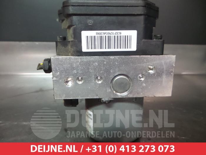 ABS Pomp van een Kia Rio III (UB) 1.2 CVVT 16V 2011