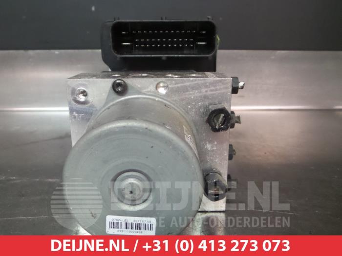 ABS Pomp van een Kia Rio III (UB) 1.2 CVVT 16V 2011