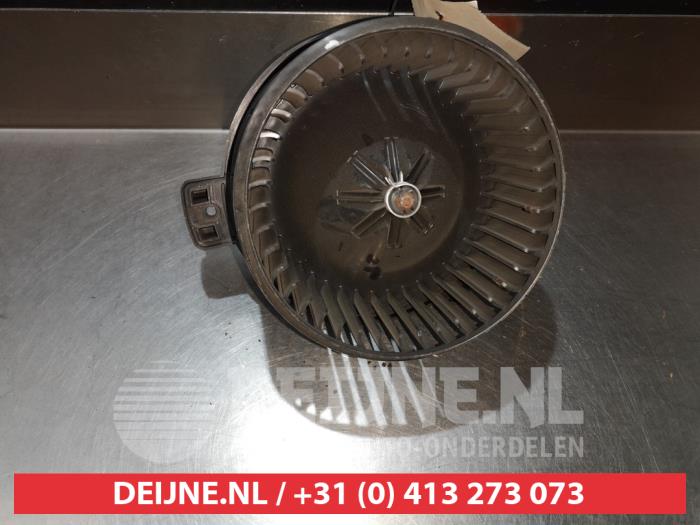 Kia Rio Heating and ventilation fan motor O367122
