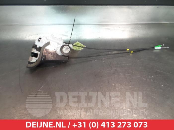 Toyota Yaris Türschlossmechanik 4-türig rechts hinten O281889