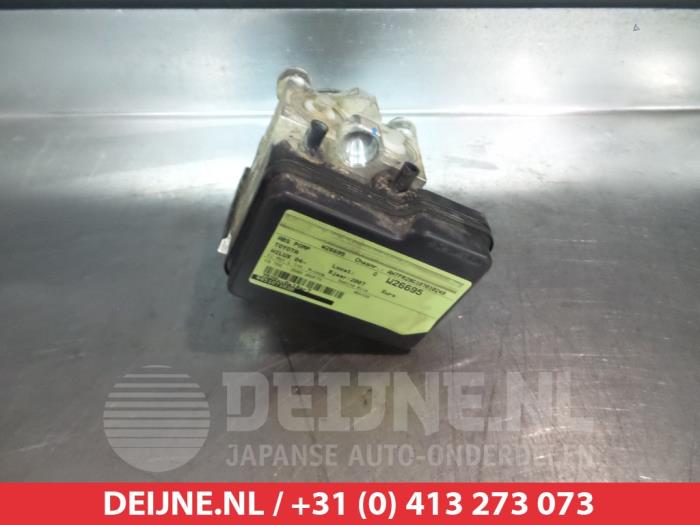 Gebruikte ABS Pomp Toyota Hilux IV 2.5 D4-D 16V 4x4 Prijs € 75,00 Margeregeling aangeboden door V.Deijne Jap.Auto-onderdelen BV