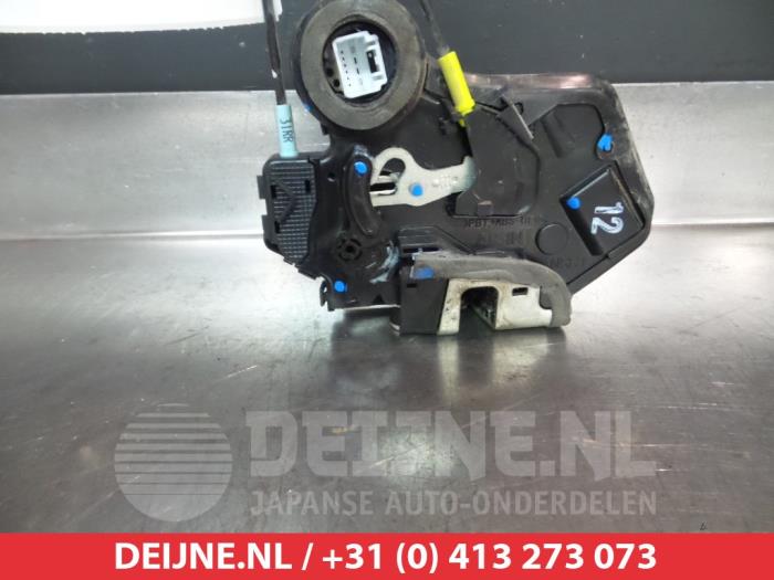 Toyota Hilux Deurslot Mechaniek 4Deurs rechts-achter O281820