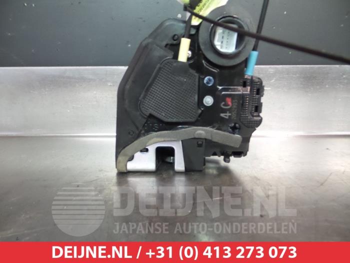 Toyota Prius Plus Deurslot Mechaniek 4Deurs links-achter O280567