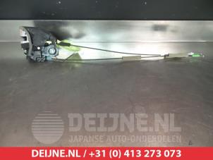 Toyota Prius Plus Türschlossmechanik 4-türig links hinten O280567 foto 2