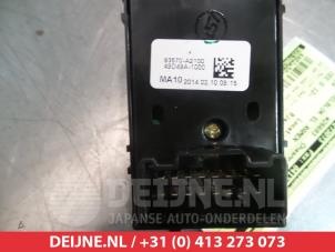 Kia Ceed Multi-functional window switch O311882 photo 3