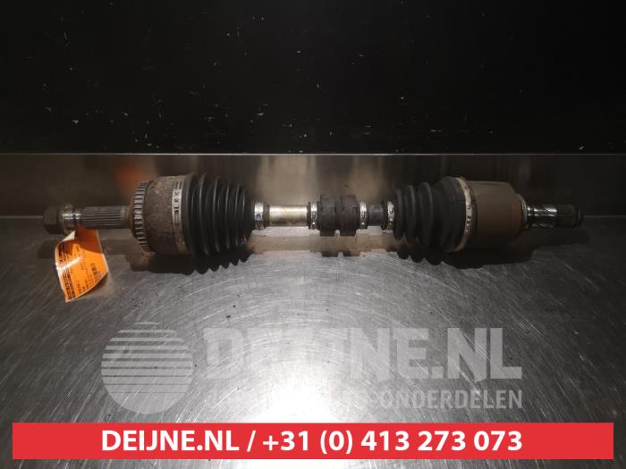 Nissan Primera Antriebswelle links vorne O317794