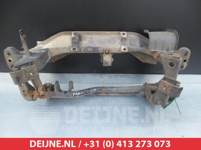 Gebruikte Subframe Mitsubishi Pajero Pinin (H6/H7) 1.8 GDI 16V 3-drs. Prijs € 25,00 Margeregeling aangeboden door V.Deijne Jap.Auto-onderdelen BV