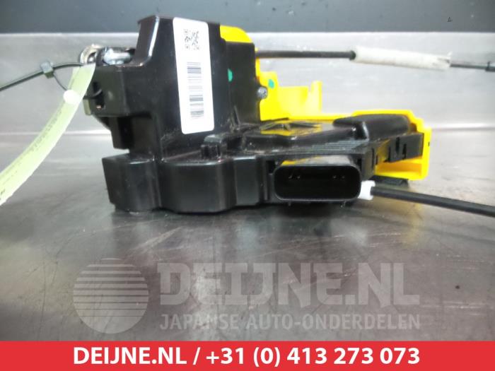 Kia Ceed Deurslot Mechaniek 4Deurs rechts-voor O280926