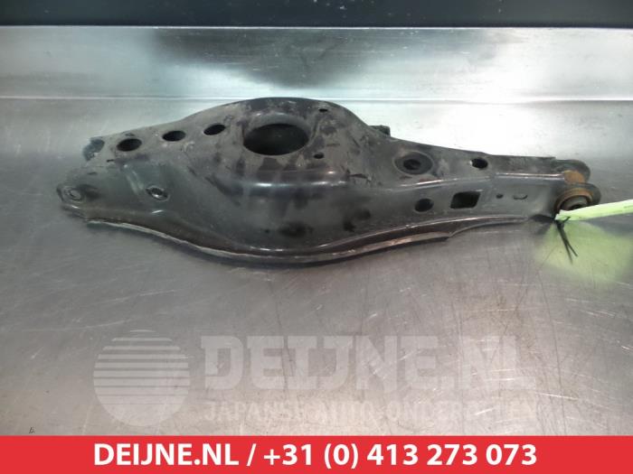 Toyota Avensis Draagarm rechts-achter O384784