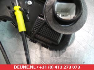 Toyota Avensis Door lock mechanism 4-door, front left O279902 photo 2