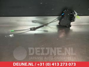 Toyota Avensis Türschlossmechanik 4-türig rechts vorne O281255 foto 3