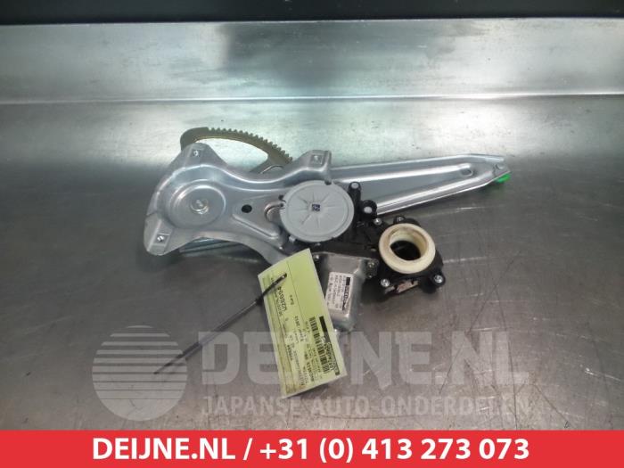 Toyota Avensis Ruitmechaniek 4Deurs links-achter O290955