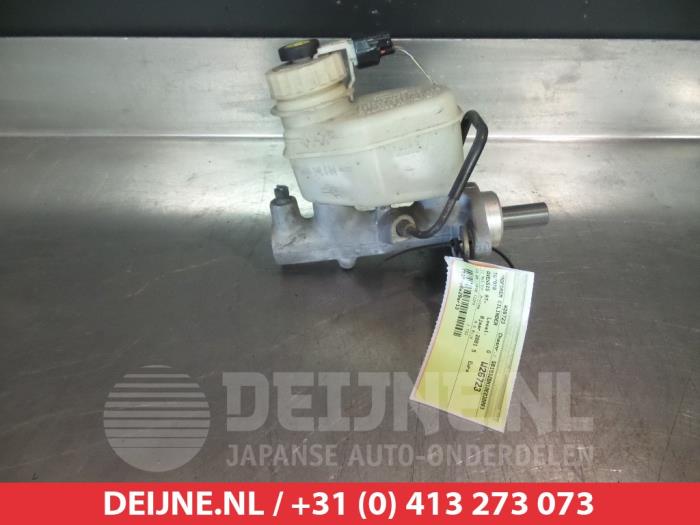 Toyota Avensis Hoofdremcilinder O337068