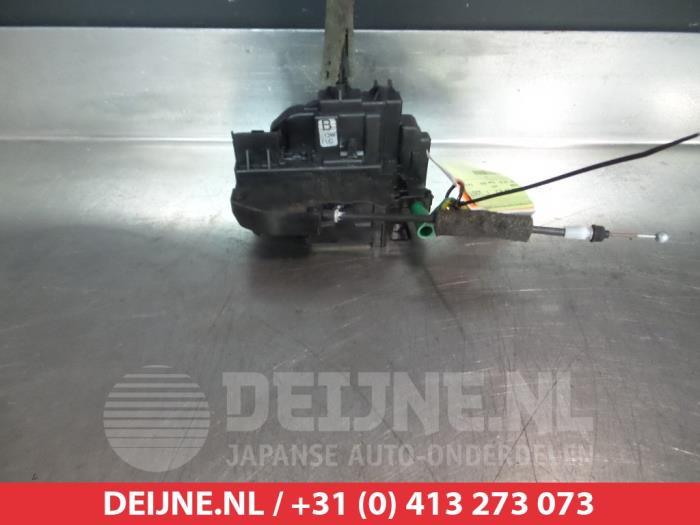 Nissan Navara Deurslot Mechaniek 4Deurs links-voor O279532