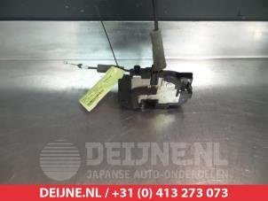 Nissan Navara Door lock mechanism 4-door, front left O279532 photo 2